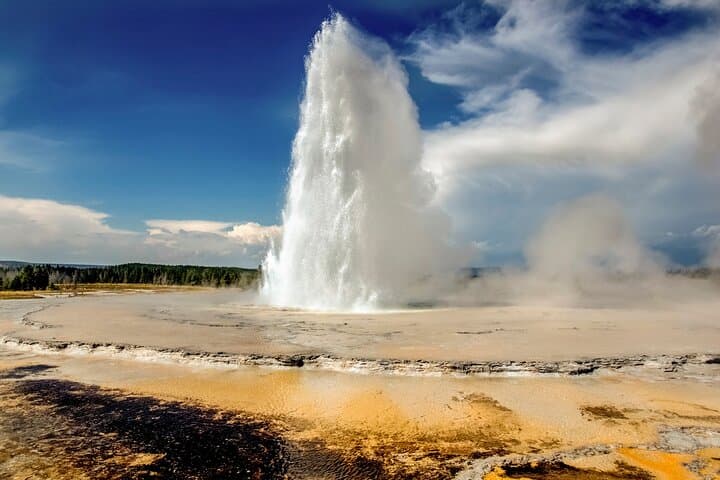 4-Day Yellowstone & Grand Teton Small-Group Tour — Old Faithful, Grand Prismatic & Jackson Lake photo 5