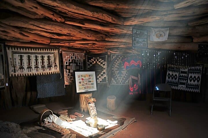 Explore Monument Valley: 3.5-Hour Cultural 4x4 Tour Through Navajo Backcountry