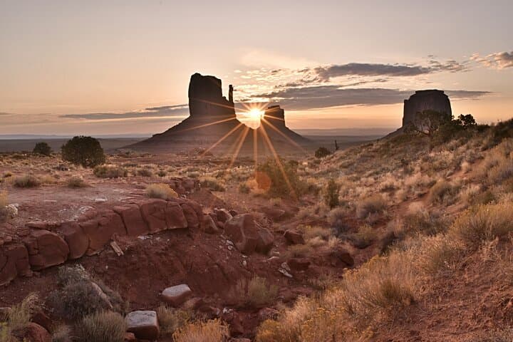 3-Hour Sunrise & Sunset 4x4 Tour in Monument Valley: John Ford's Point to Ear of the Wind