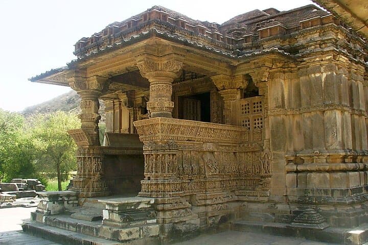 Half-Day Private Tour to Saas Bahu and Eklingji Temples from Udaipur photo 3