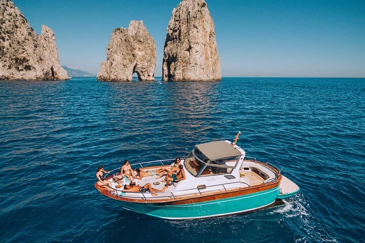 Capri Private Boat Tour from Sorrento, Positano or Naples — Gozzo Jeranto 950 photo 4