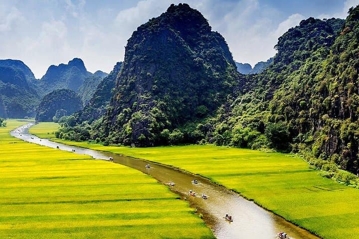 Hoa Lu & Tam Coc 1-Day Tour: Boat Ride Through Ninh Binh Karst Valleys photo 4