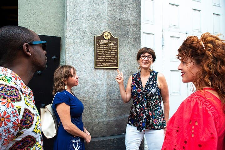 Private French Quarter & Garden District Tour — Walk and Drive Combo in New Orleans photo 1