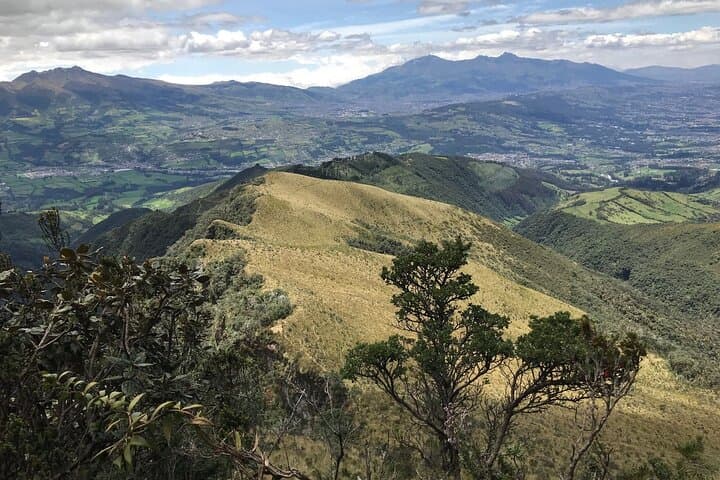 6-Day Ecuadorian Andes Hiking Tour — Quilotoa, Chimborazo & Cotopaxi Expedition photo 5
