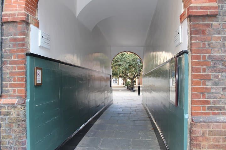 Mission Impossible London walking tour — film locations & guided movie walk photo 4