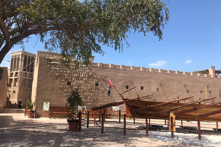 Dubai Old Town Cultural Tour and Lunch with Locals