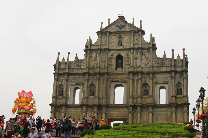 Macau Day Trip from Hong Kong: Ruins, Museums & Macau Tower Views