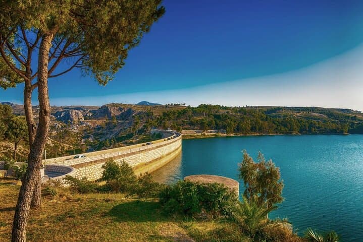 Half-Day Marathon Private Tour: Marathon Tomb, Marble Dam & Museum from Athens