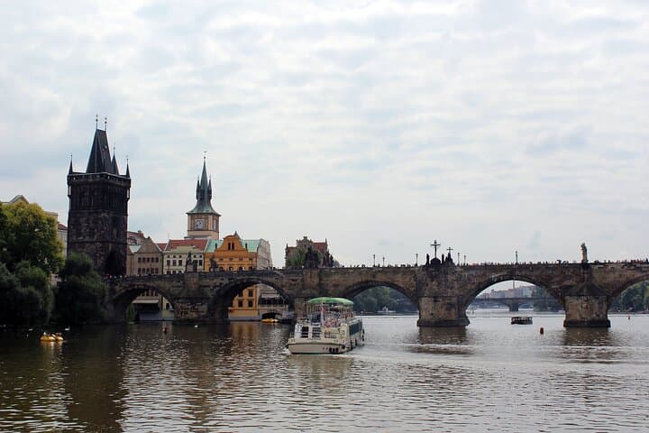 Prague private Vltava river cruise with unlimited drinks photo 2