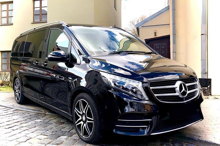 Dulles to Washington Luxury Van Transfer: Private Airport Ride to DC