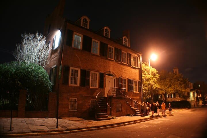 Haunted Savannah Pub Crawl: Ghost Stories & Historic Squares After Dark photo 6