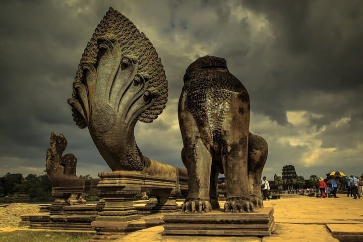 2-Day Angkor Wat Temples Experience: Sunrise, Ta Prohm & Roluos Group photo 5