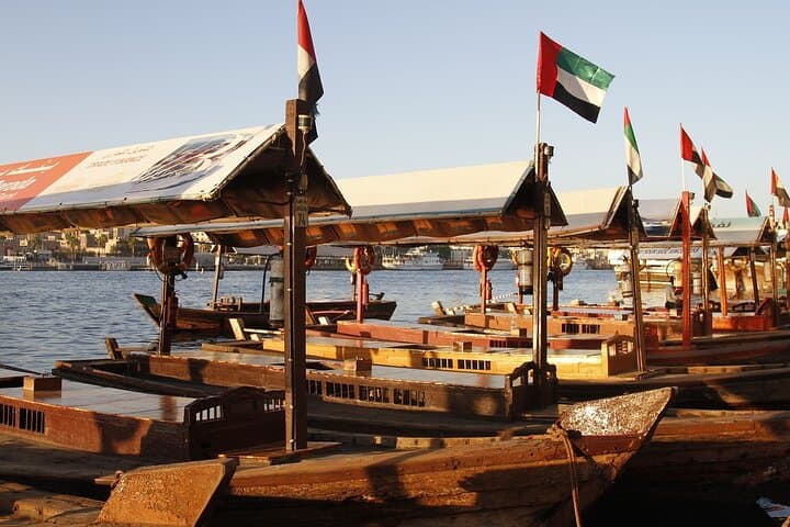 Old Dubai Walking Tour: Breakfast at Al Fahidi, Abra Crossing & Spice Market Experience