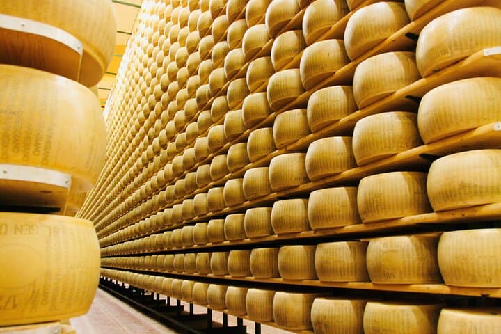 Parma Hillside Food Trail: Parmigiano Reggiano & Prosciutto di Parma Private Tasting Tour photo 2