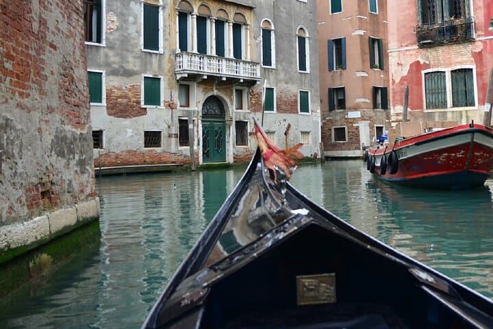 St. Mark's Basilica & Classic Gondola Ride: Guided Tour and Canal Glide in Venice photo 2