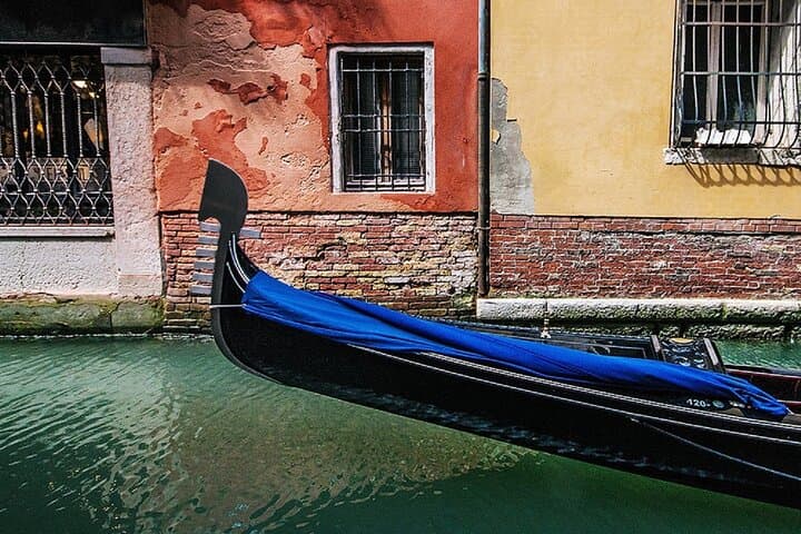 St. Mark's Basilica & Classic Gondola Ride: Guided Tour and Canal Glide in Venice photo 3