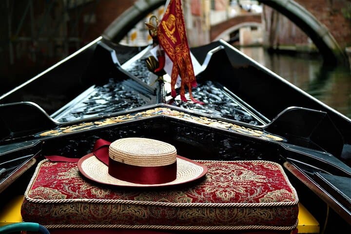 St. Mark's Basilica & Classic Gondola Ride: Guided Tour and Canal Glide in Venice photo 4