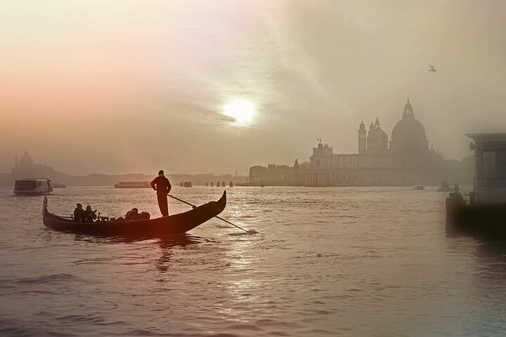 St. Mark's Basilica & Classic Gondola Ride: Guided Tour and Canal Glide in Venice photo 5