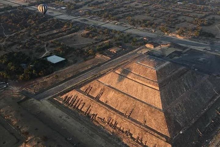 Teotihuacan Hot Air Balloon from Mexico City with La Gruta Breakfast photo 2