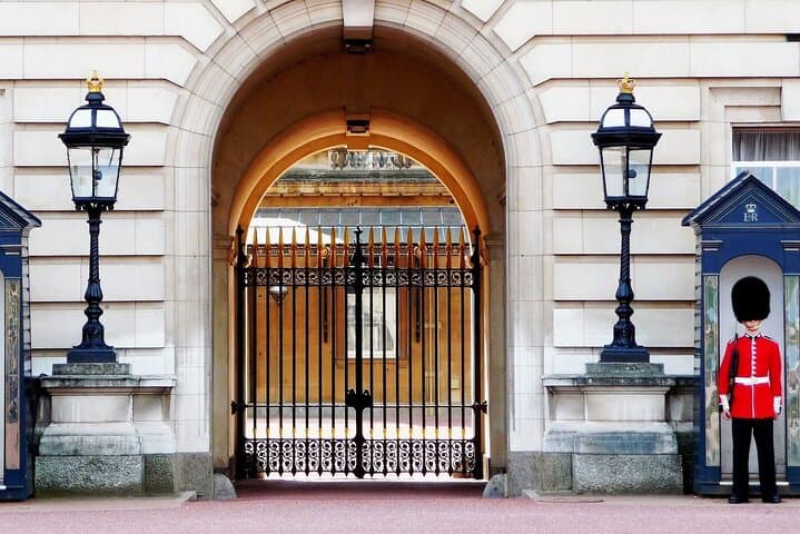 Royal London Tour: Westminster, Buckingham Palace & Changing of the Guard photo 4