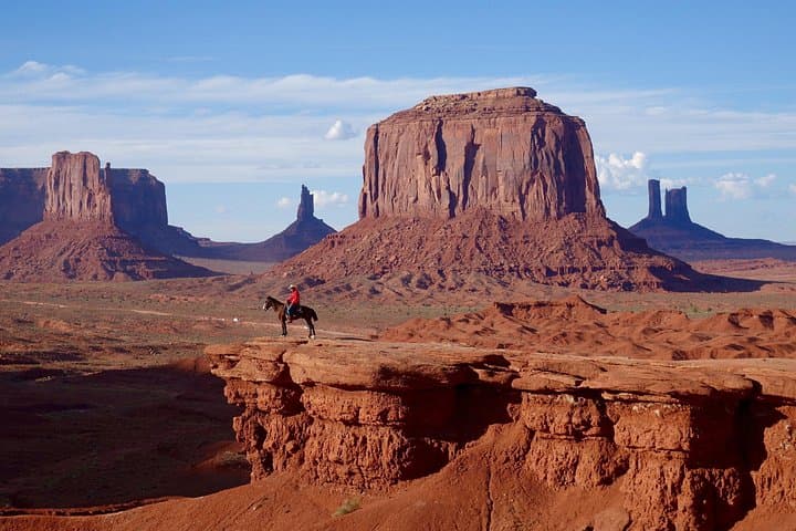 Monument Valley 4x4 Tour: Navajo-Guided Backcountry Drive to John Ford's Point photo 3
