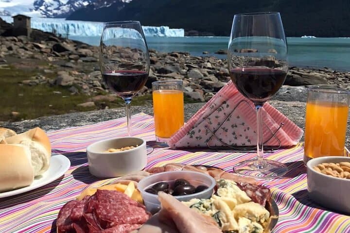 Private Perito Moreno Experience: Nautical Safari, Catwalks & Canal de los Témpanos Lunch photo 5