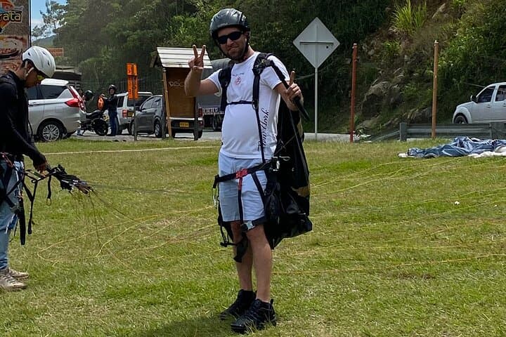 Paragliding Cocorná: Private Flight from Medellín Over Waterfalls photo 6