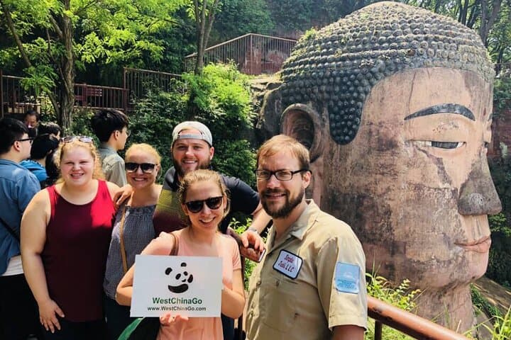 One-Day Private Tour: Chengdu Giant Panda Base & Leshan Giant Buddha photo 2