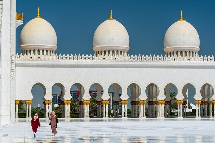 Semi-Private Abu Dhabi Cultural Tour with Lunch — Sheikh Zayed, Louvre & Heritage Village photo 1