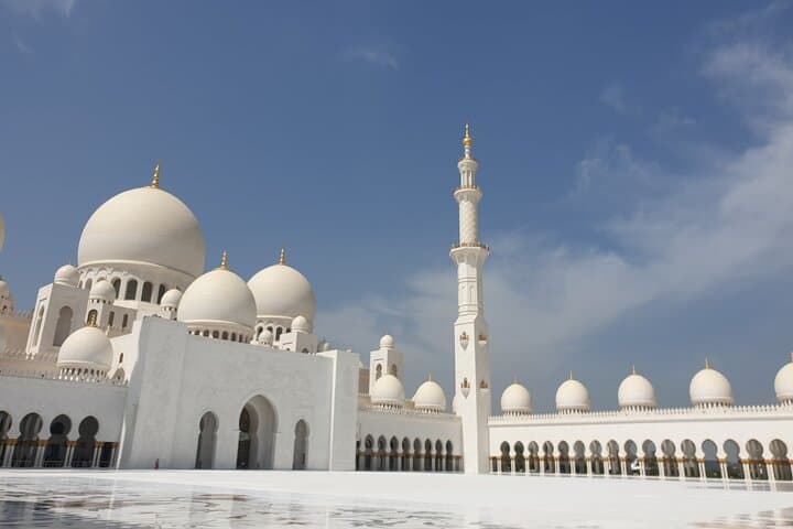 Full-Day Private Abu Dhabi Tour: Sheikh Zayed, Corniche & Yas Island