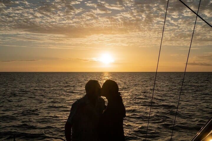 Kona Sunset & Night Manta Ray Snorkel Adventure photo 3