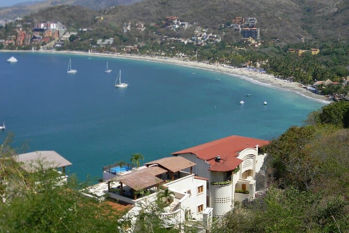 Zihuatanejo and Ixtapa City Tour: Beaches, Markets & Viewpoints photo 3