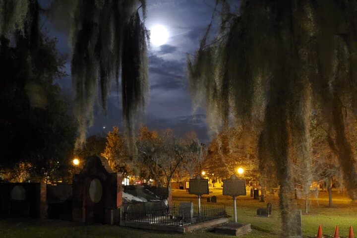 Candlelit Ghost Walk in Savannah: History, Haunts & Historic Squares photo 5
