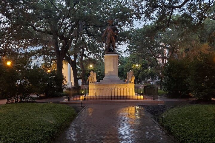 Candlelit Ghost Walk in Savannah: History, Haunts & Historic Squares photo 6