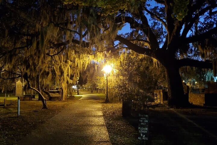 Candlelit Ghost Walk in Savannah: History, Haunts & Historic Squares photo 2