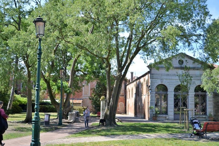 Secret Gardens of Venice: Off-the-Beaten-Path Walking Tour photo 1