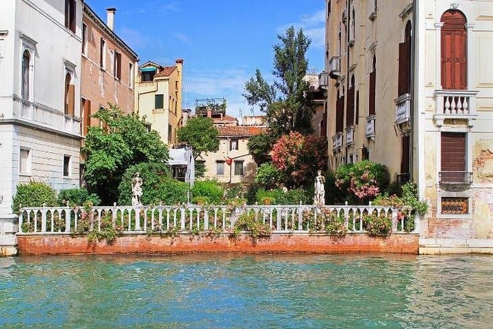 Secret Gardens of Venice: Off-the-Beaten-Path Walking Tour photo 2