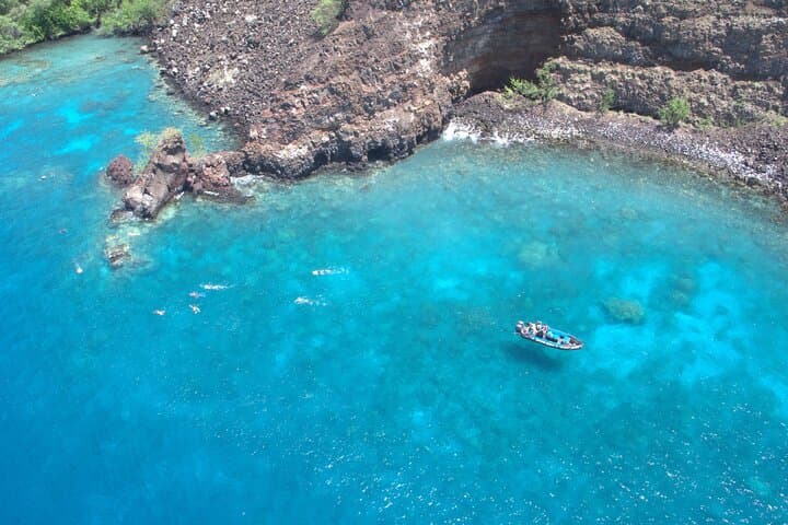 Explore Kealakekua Bay: The Ultimate 4-Hour Kona Private Snorkel & Coastal Tour