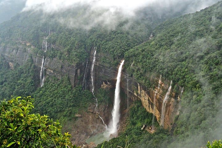 5-Day Meghalaya Adventure: Living Root Bridge, Waterfalls & Homestays