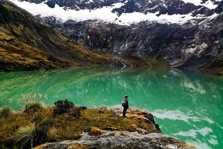 Trek El Altar: Two-Day Hike to Yellow Lagoon and Collanes Valley