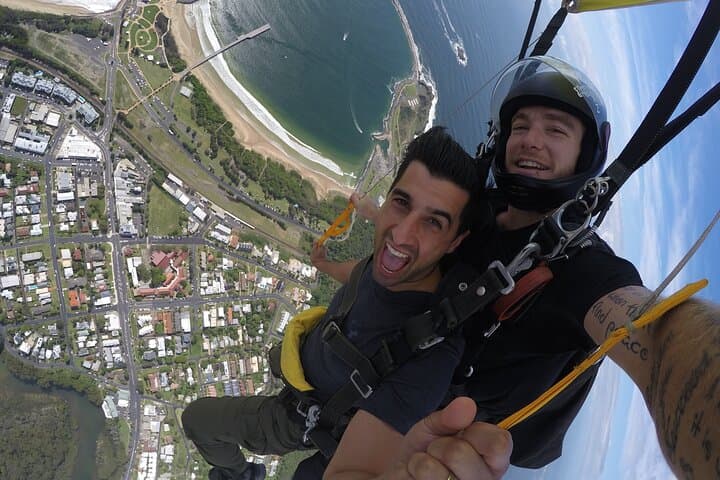 Coffs Harbour Skydiving: Tandem Beach Jumps Over the Solitary Islands photo 3