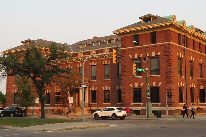 Winnipeg's Broadway & Memorial: Wealthy Beginnings Audio Walking Tour photo 5