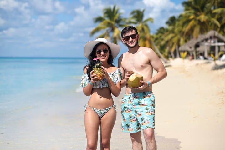 Sail to Saona Island: Full-Day Catamaran & Speedboat Excursion from Bayahibe
