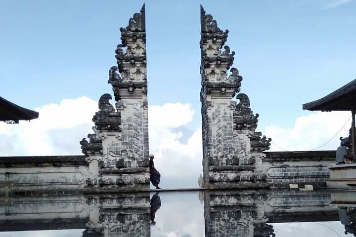 East Bali Day Tour: Lempuyang Gate, Tirta Gangga & Tukad Cepung Waterfall photo 2