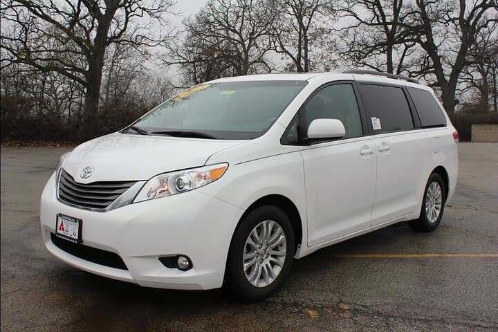 Private Airport Transfer Between JFK & LGA and Manhattan — Door-to-Door Minivan Service photo 4