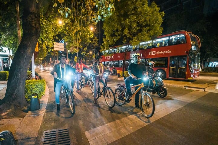 Mexico City Night Bike & Street Food Tour Through Condesa & Roma
