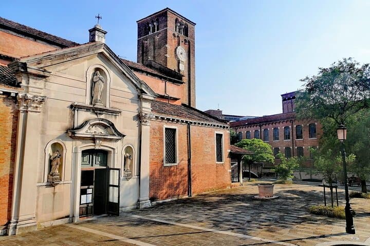 Hidden Alleys & Local Life: Off-the-Beaten-Path Walk in Venice photo 2