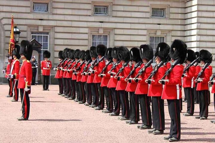 Westminster Royal Sights Walking Tour: Buckingham Palace to Big Ben photo 2