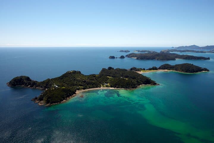 Bay of Islands Helicopter Tour: Hole in the Rock Scenic Flight from Paihia photo 2