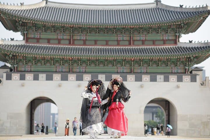 Wear a Hanbok at Gyeongbokgung: Premium Hanbok Rental & Cultural Styling in Seoul photo 3